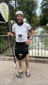 Read more about the article Alles Gute für die kommende Saison, lieber Simon! Mit so einem schönen Paddel kann ja nix mehr schief gehen😅🤩