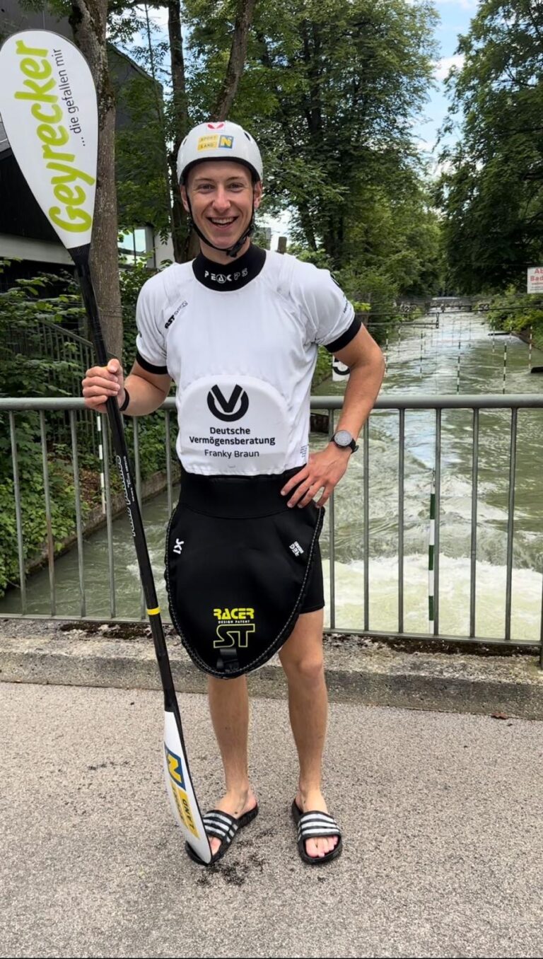 Read more about the article Alles Gute für die kommende Saison, lieber Simon! Mit so einem schönen Paddel kann ja nix mehr schief gehen😅🤩